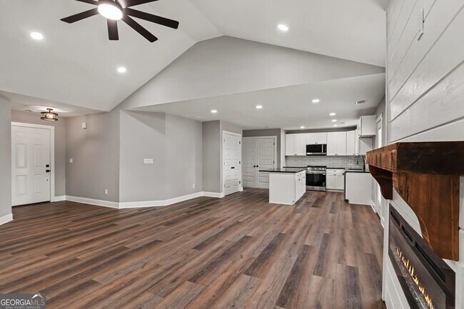 Building Photo - 520 Vineyard Rd