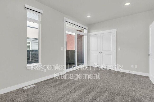 Building Photo - 453 E 690 S