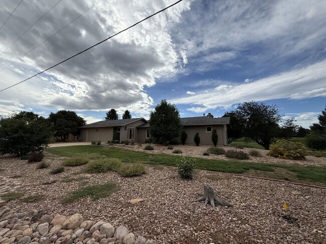 Building Photo - 1713 Richards Lake Rd