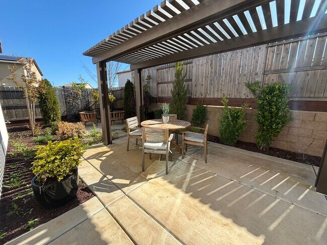 Building Photo - Breathtaking 4/2 Rancho Cordova Model w/TO...