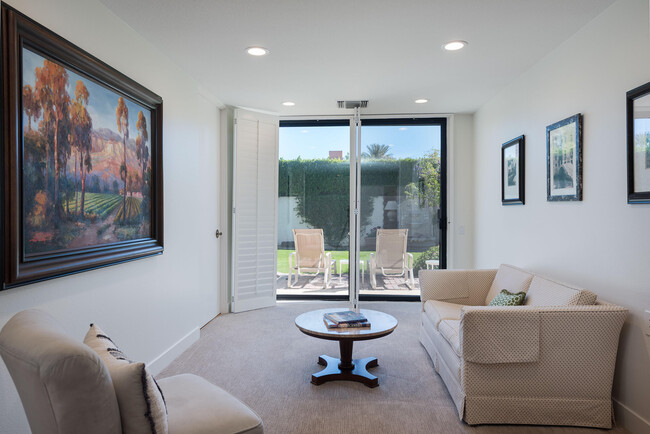 Building Photo - 66 Dartmouth Dr