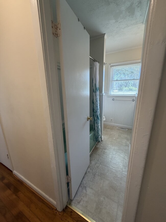 Building Photo - 1008 W Arlington Blvd