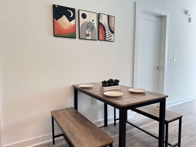 Building Photo - 525 Parkway Dr NE