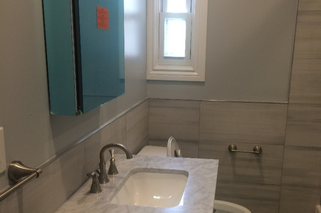 full bath - 360 Staples St