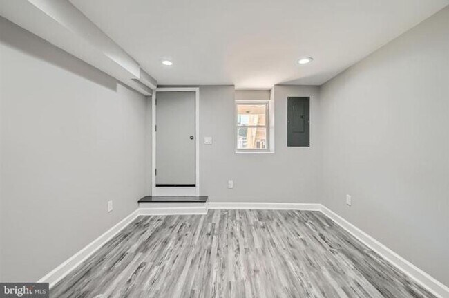 Building Photo - 616 N Streeper St