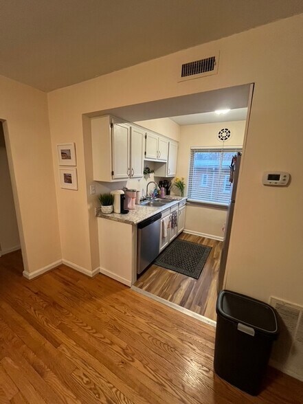 Kitchen - 810 Ellison Ave