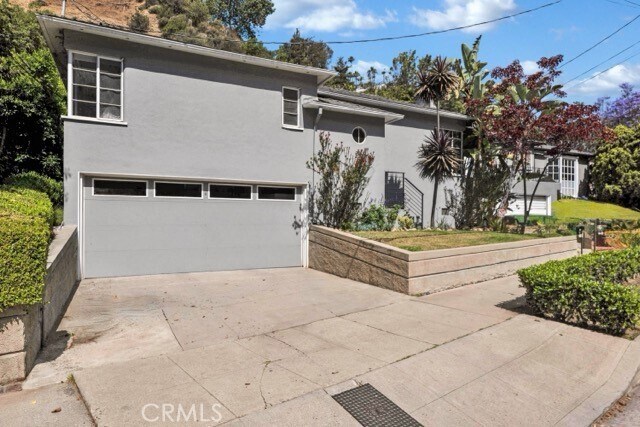 Primary Photo - 2527 Canyon Dr