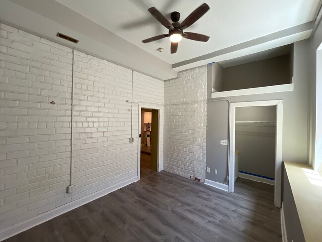 Building Photo - Stylish 2 bedroom 2 full bathroom near The...