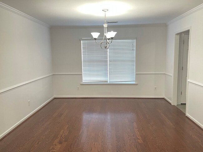 Building Photo - 3215 Lauderdale Ln