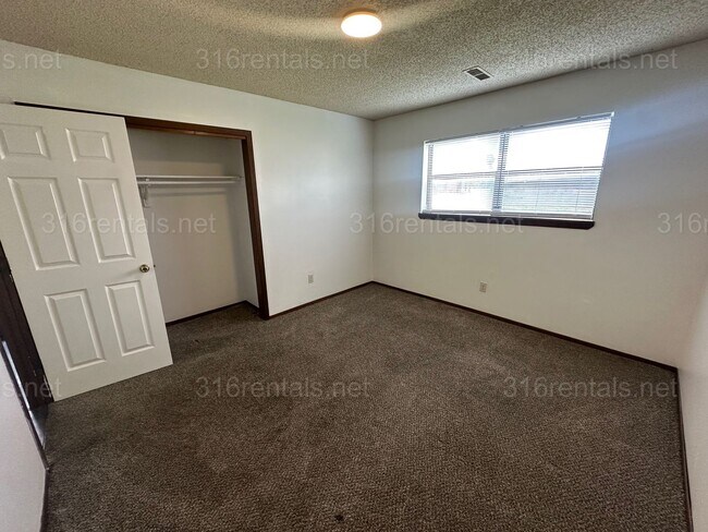 Building Photo - 333 E Marion Ct