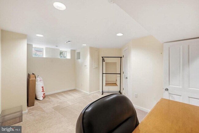 Building Photo - 949 S St NW