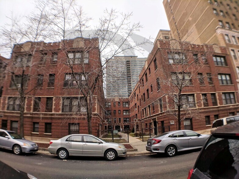 Building Photo - 534 W Cornelia Ave