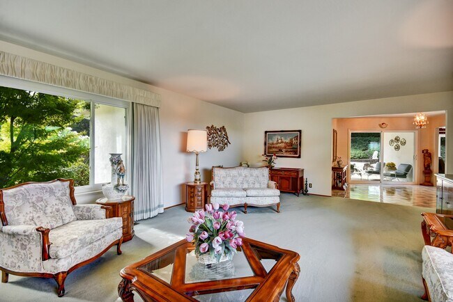 Building Photo - 2305 Tioga Dr