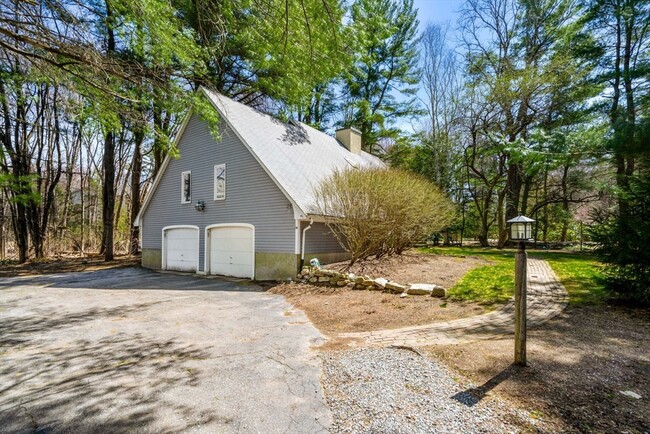 Building Photo - 306 Grove St