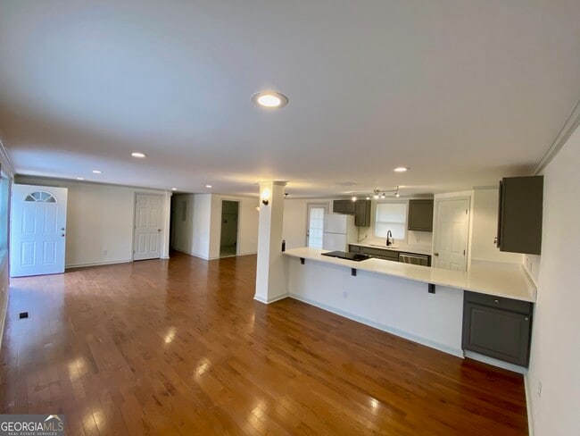 Building Photo - 487 Morgan Mill Rd