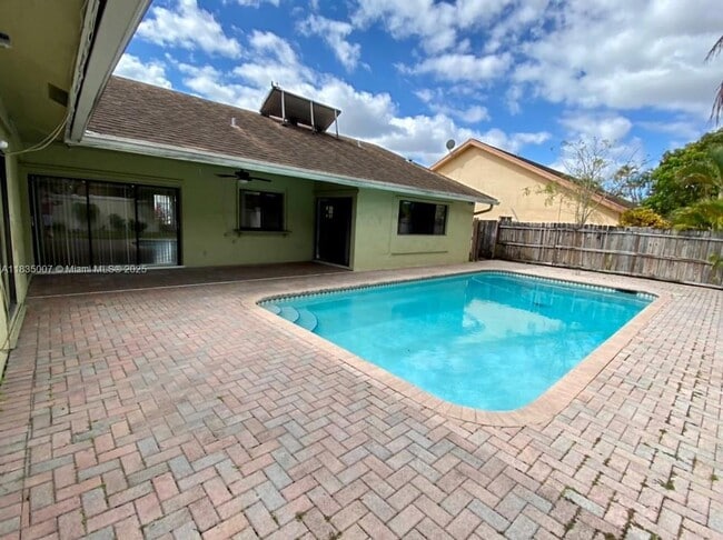 Building Photo - 7363 NW 49th Ct