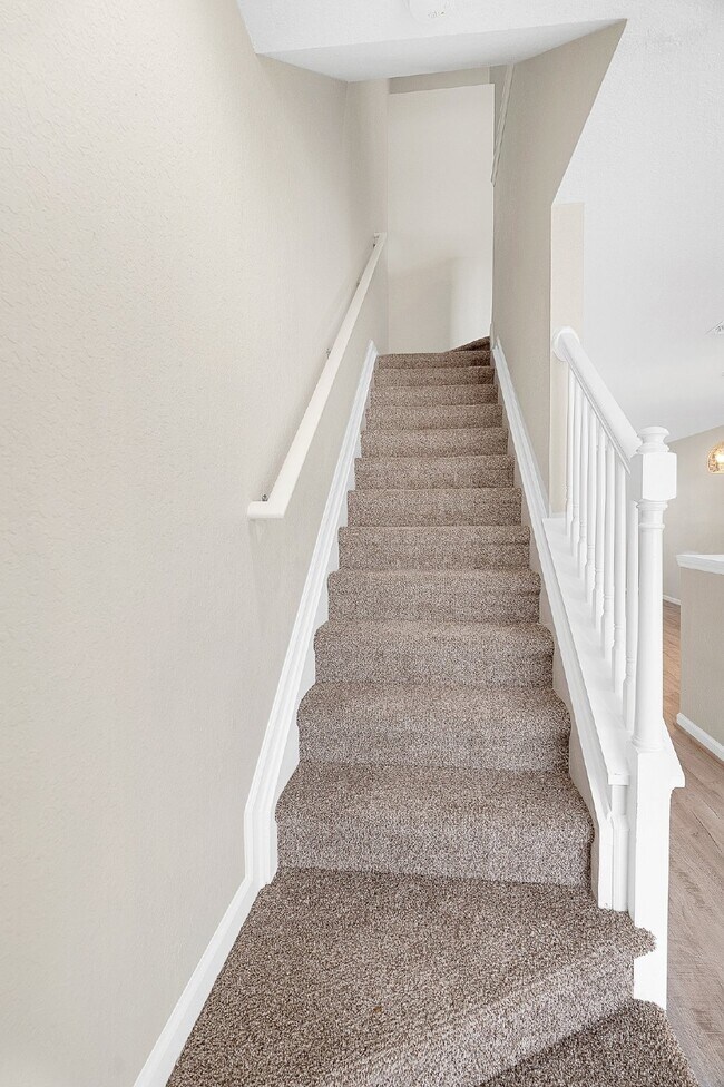 Building Photo - **NEWLY REMODELED ** MAINTENANCE FREE TOWNHOME/ NO APPLICATION FEES**