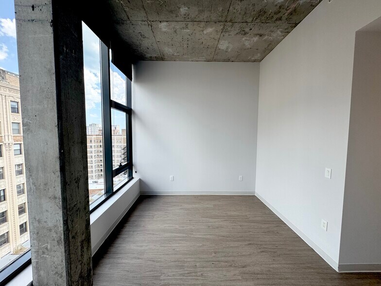 Building Photo - 4539 N Sheridan Rd