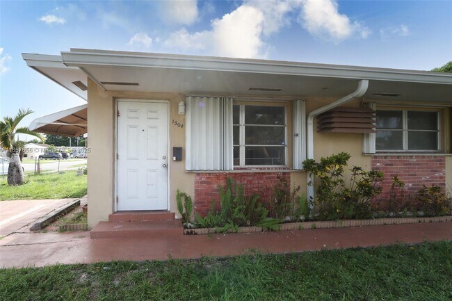 Building Photo - 1504 N 24th Ave