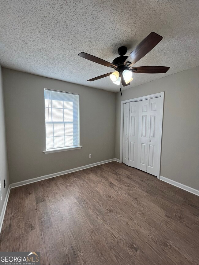 Building Photo - 300 Admiral's Walk Dr