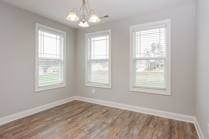 Building Photo - 977 Airedale Trail