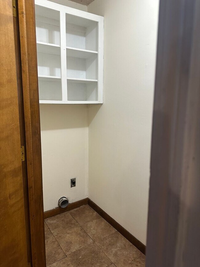 Building Photo - Great 3 bed bath home in SW Springfield