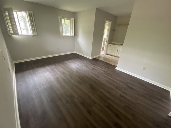 Building Photo - 4545 Ridgewood Rd