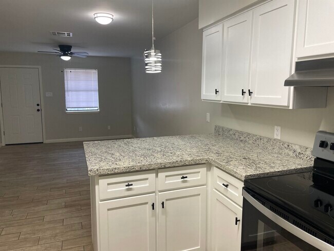 Building Photo - 3005 E Price St