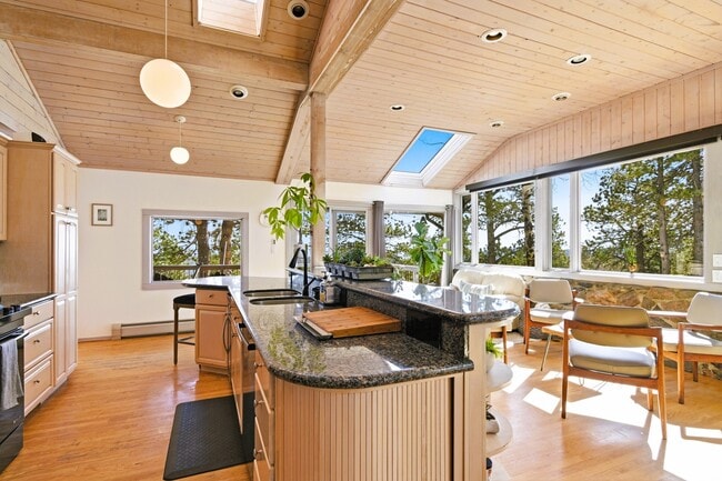 Building Photo - 499 Pine Song Trail