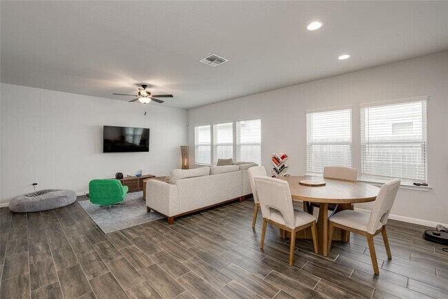 Building Photo - 10712 Timber Brook Pass