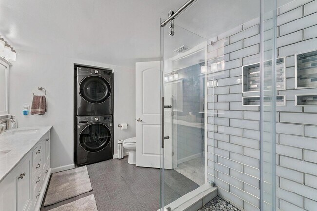 Building Photo - 1605 S US Hwy 1