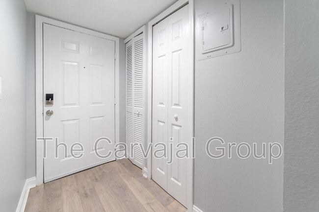 Building Photo - 725 Crest Pines Dr