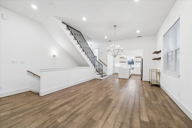 Building Photo - 1222 W 21st St