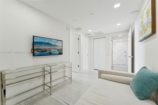 Building Photo - 3131 NE 7th Ave