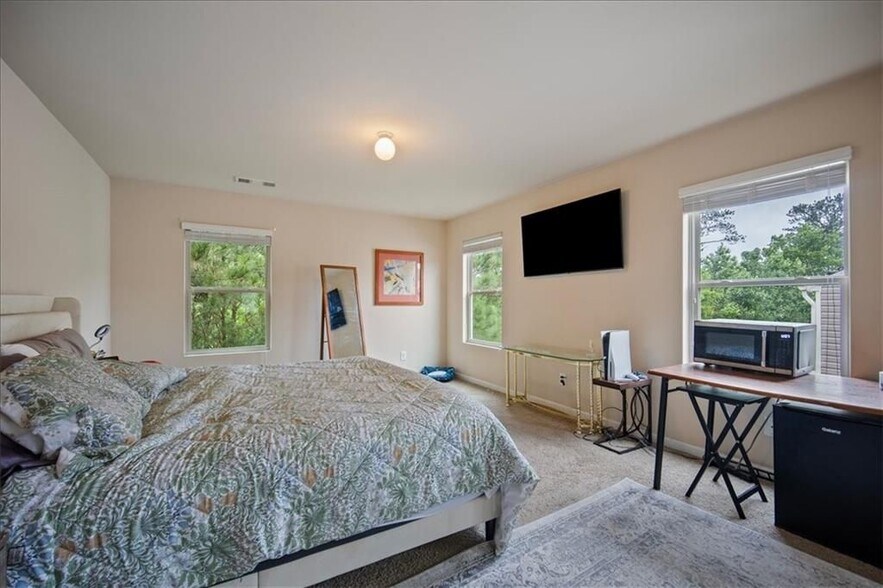 Building Photo - 108 Aviary Ln