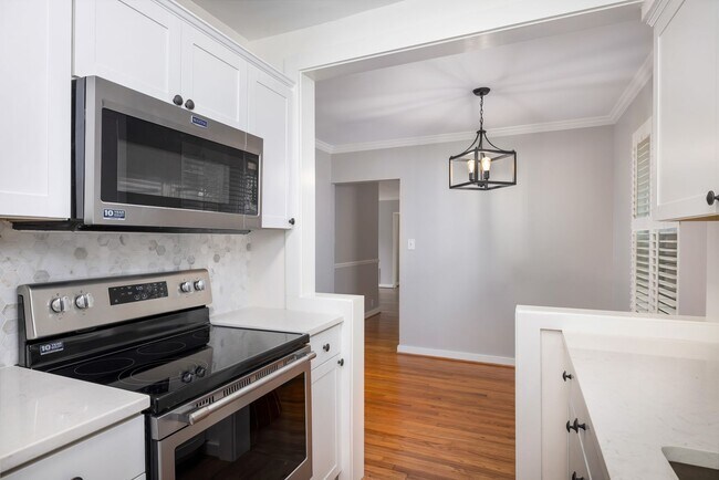 Building Photo - Beautiful Large Condominium for Lease Now