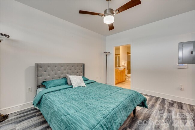 Building Photo - 333 W Trade St