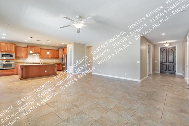 Building Photo - GORGEOUS 4/2.5 + DEN with Spa in Chandler!