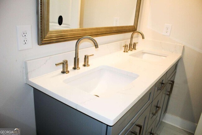 Building Photo - 970 Bates Rd