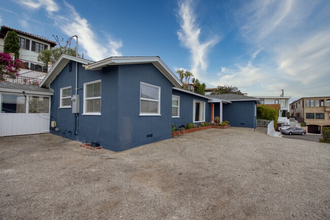 Building Photo - 2845 El Oeste Dr