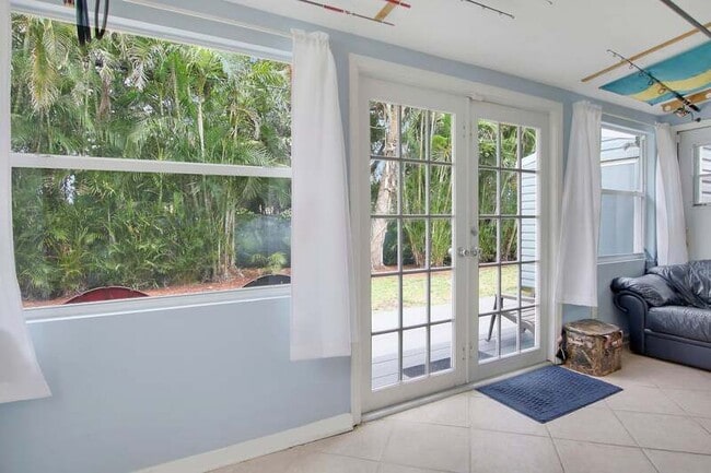 Building Photo - 601 N Pennock Ln