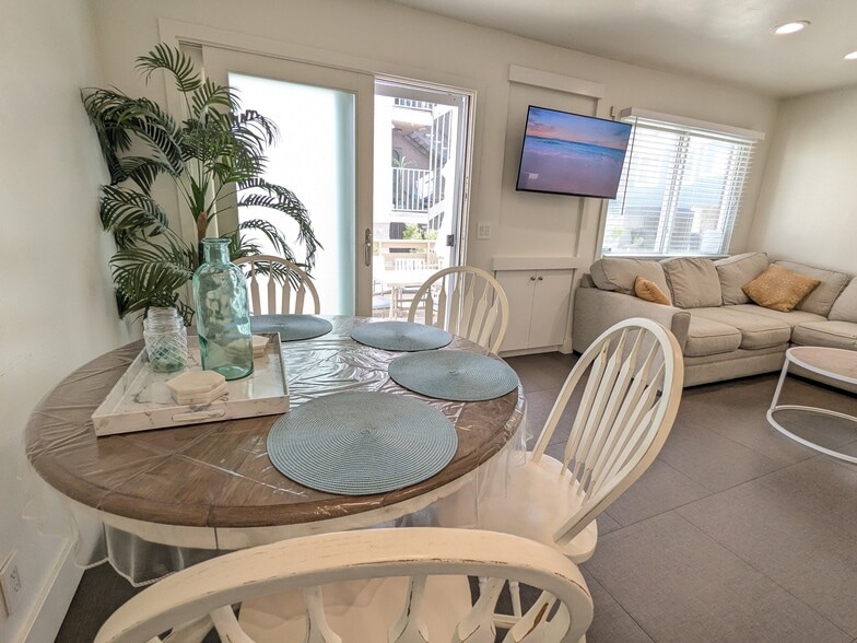 Building Photo - 722 Sunset Ct