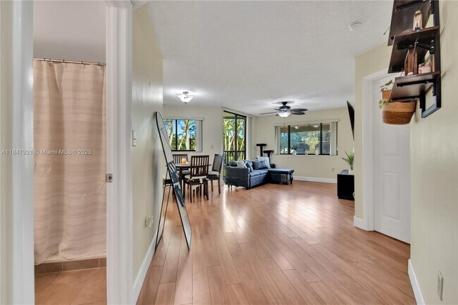 Building Photo - 15499 N Miami Lakeway
