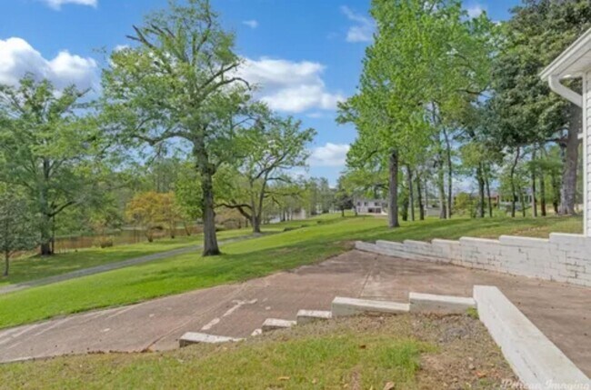 Building Photo - FRESH! Open AND NEAR THE CROSS LAKE BOAT LAUNCH!