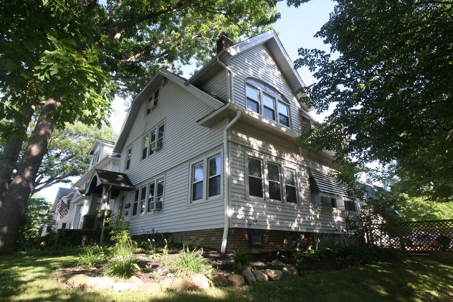 Building Photo - 13823 Clifton Blvd