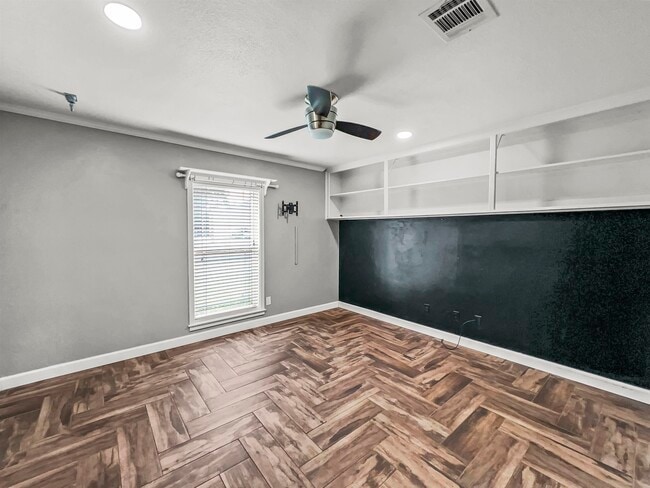 Building Photo - 33 Eucalyptus St