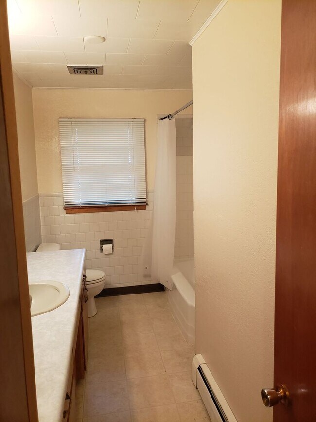 Building Photo - Spacious 3-Bedroom Home | Small-Town Living | Pet Friendly