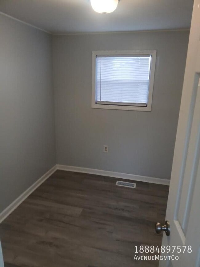 Building Photo - 715 23rd St NW