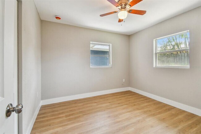 Building Photo - 951 Lantana Ave