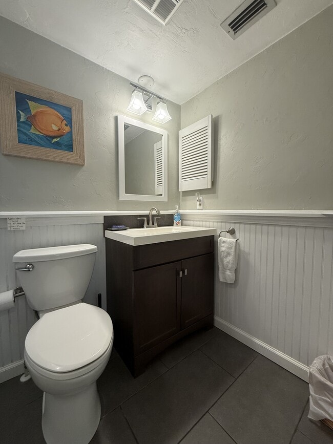 Building Photo - 5650-5A1A A1A S